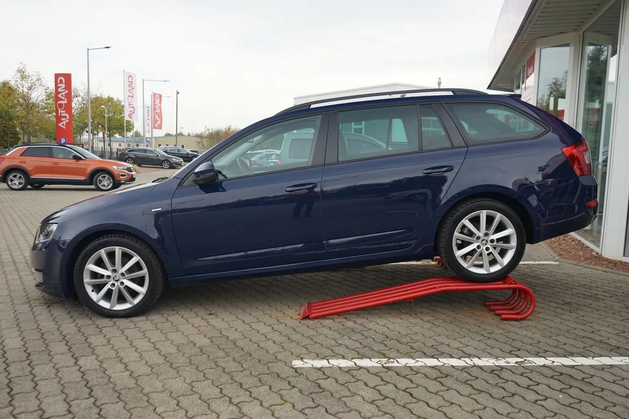 Skoda Octavia Combi 2.0 TDI Joy...  Image 3