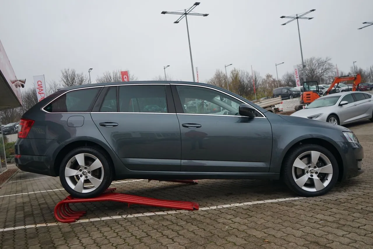 Skoda Octavia Combi 1.8 TSI Elegance...  Image 3