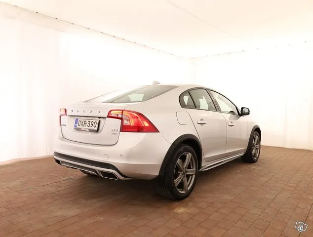 Volvo S60 D4 AWD Summum aut - VOC, Blis, Vetokoukku, Webasto, - J. autoturva - Ilmainen kotiintoimitus Image 2