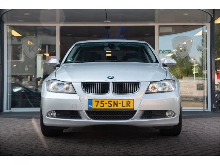 BMW 3 Serie 320i High Executive  Image 2